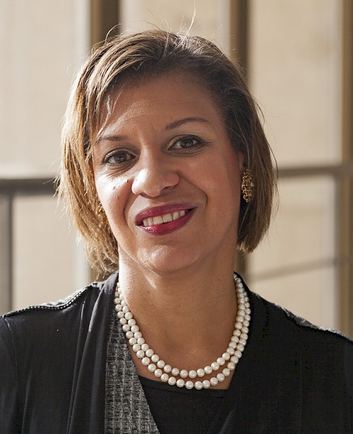 Thais Linhares-Juvenal photo